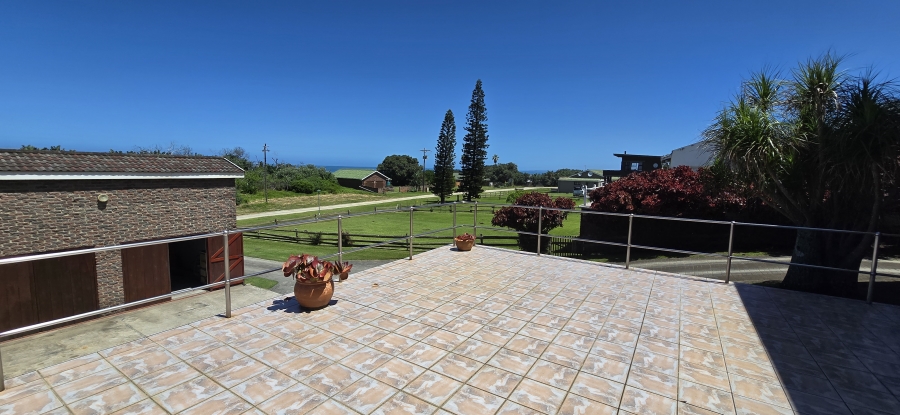 4 Bedroom Property for Sale in Marshstrand Eastern Cape